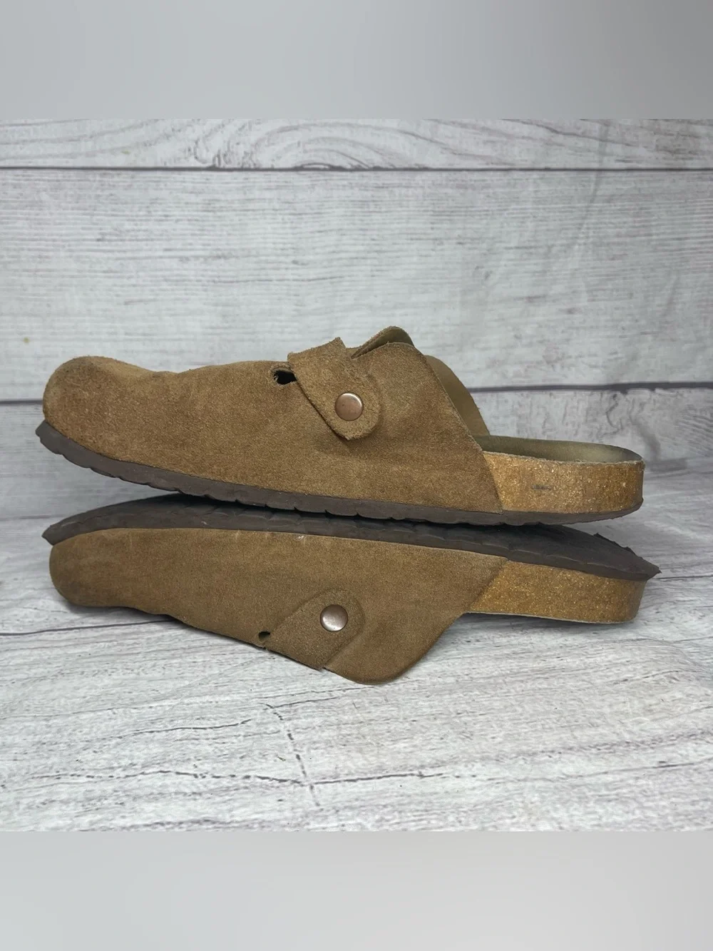 Cushionaire Men’s 9 Brown Suede Slip On Clogs